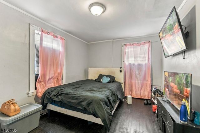 72 N Munn Ave, East Orange City, NJ 07017