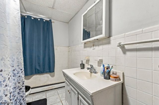 72 N Munn Ave, East Orange City, NJ 07017