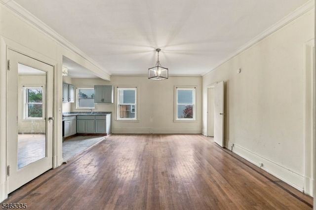 72 N Munn Ave, East Orange City, NJ 07017