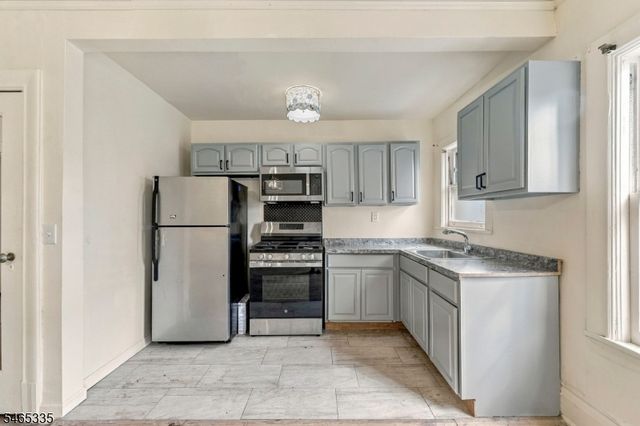 72 N Munn Ave, East Orange City, NJ 07017