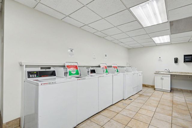 15 E Kirby Street 426, Detroit, MI 48202