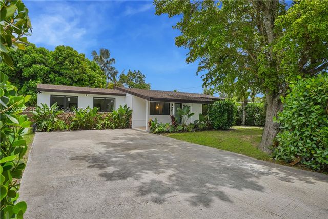 125 NE 150th St, Miami, FL 33161