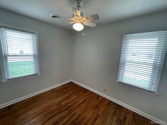 26604 Groveland Street, Madison Heights, MI 48071