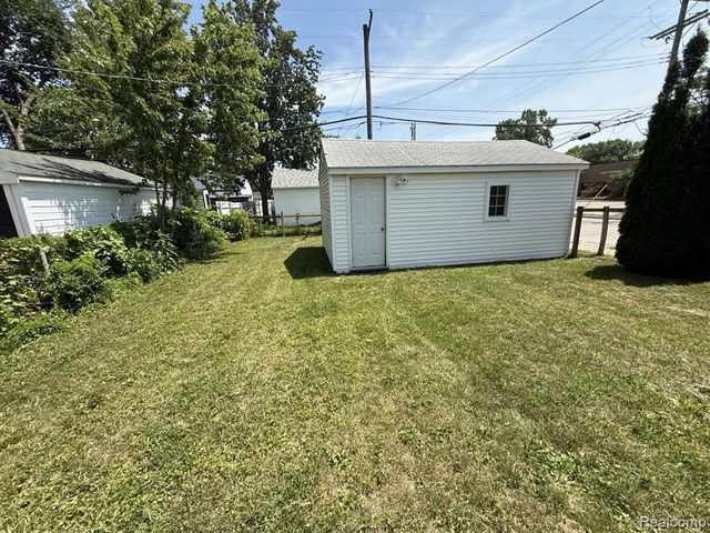 26604 Groveland Street, Madison Heights, MI 48071