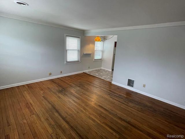 26604 Groveland Street, Madison Heights, MI 48071