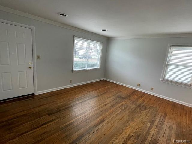26604 Groveland Street, Madison Heights, MI 48071
