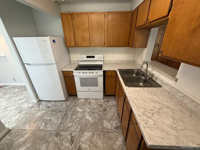 26604 Groveland Street, Madison Heights, MI 48071