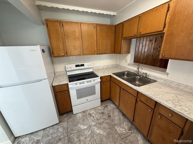 26604 Groveland Street, Madison Heights, MI 48071