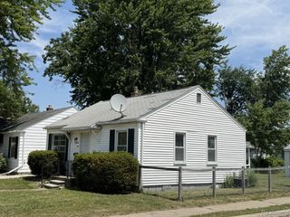 26604 Groveland Street, Madison Heights, MI 48071