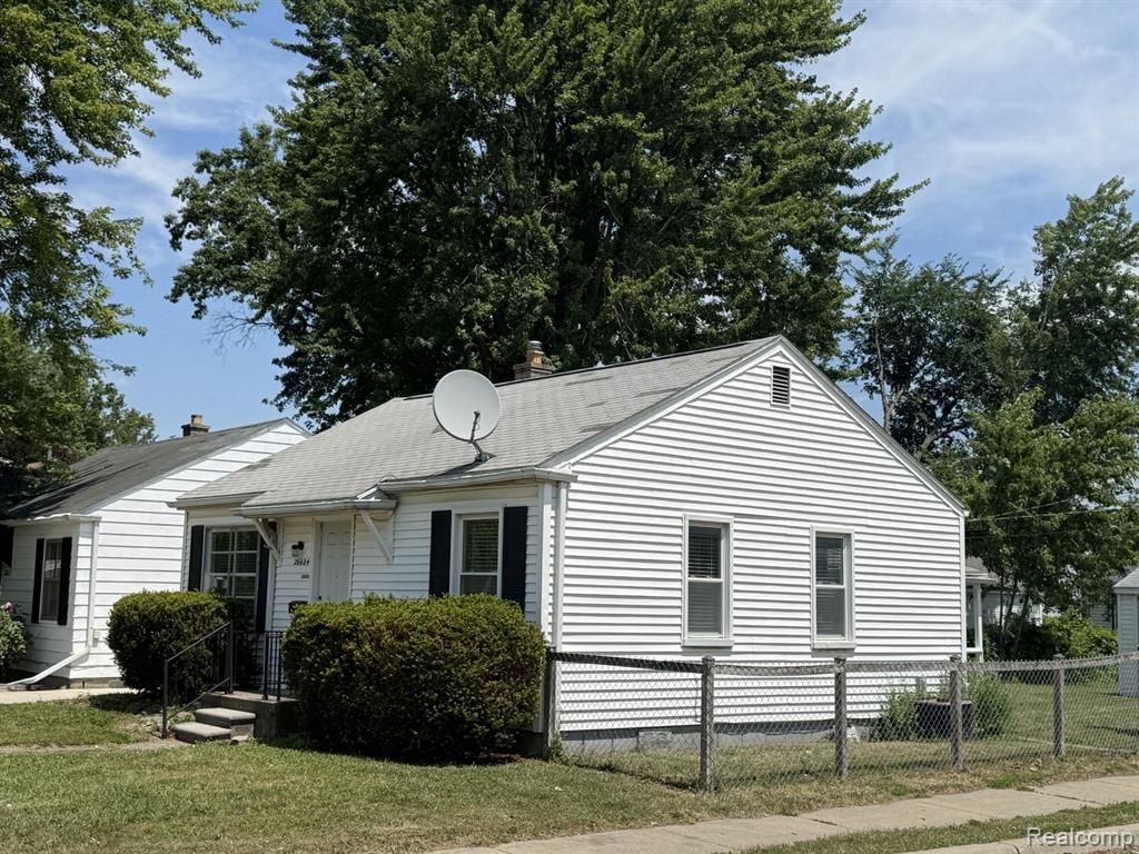 26604 Groveland Street, Madison Heights, MI 48071