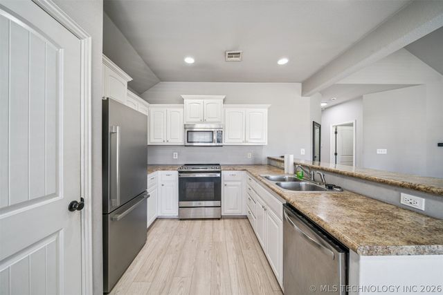 1417 E 145th Street S, Glenpool, OK 74033