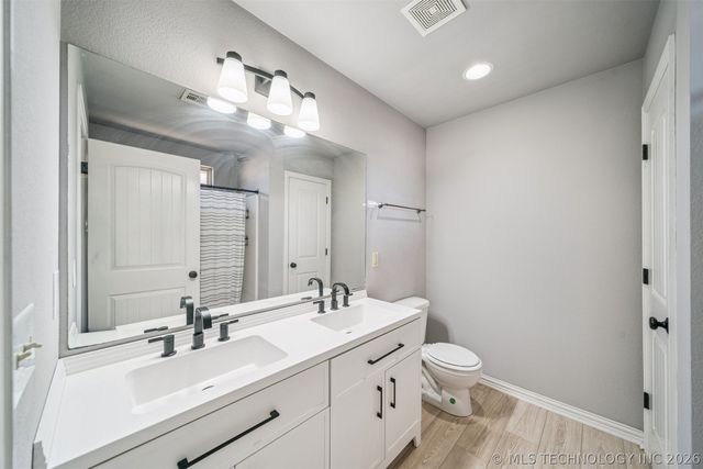 1417 E 145th Street S, Glenpool, OK 74033