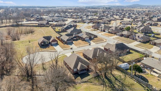 1417 E 145th Street S, Glenpool, OK 74033