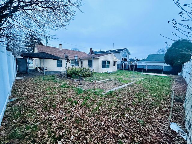 157 3rd Street, Hicksville, NY 11801