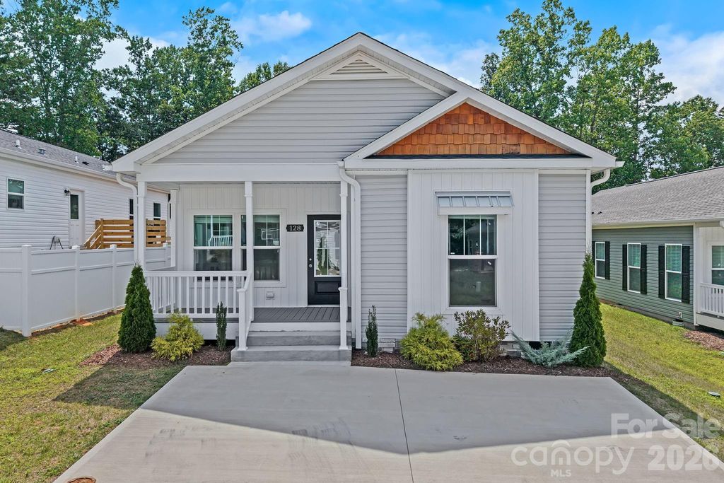 128 Bellamy Road, Asheville, NC 28806