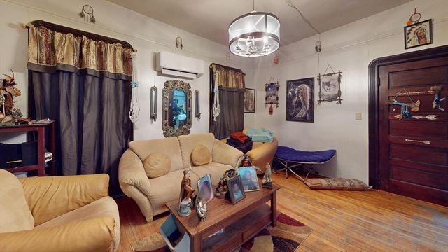 51 Uxbridge St, Worcester, MA 01605