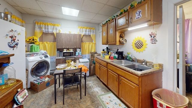 51 Uxbridge St, Worcester, MA 01605