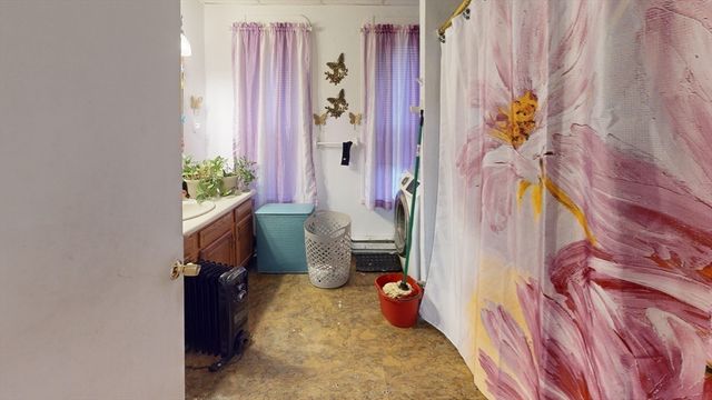51 Uxbridge St, Worcester, MA 01605