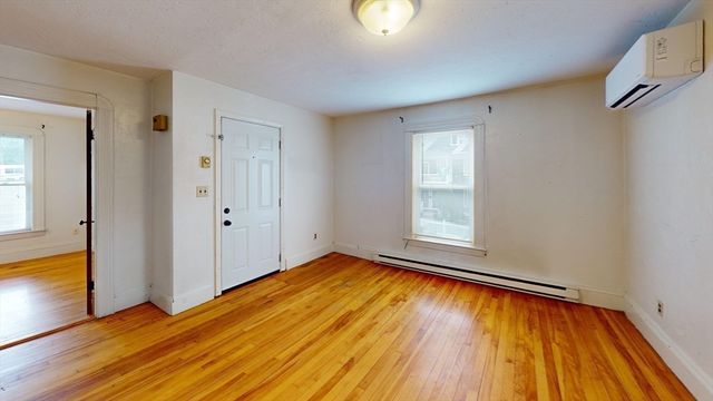 51 Uxbridge St, Worcester, MA 01605