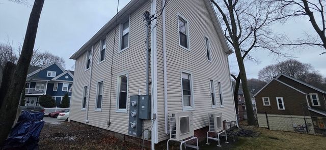 51 Uxbridge St, Worcester, MA 01605