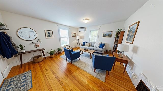 51 Uxbridge St, Worcester, MA 01605
