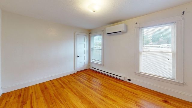 51 Uxbridge St, Worcester, MA 01605
