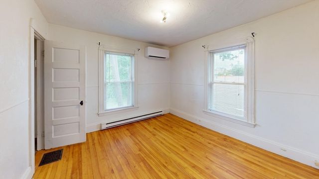 51 Uxbridge St, Worcester, MA 01605