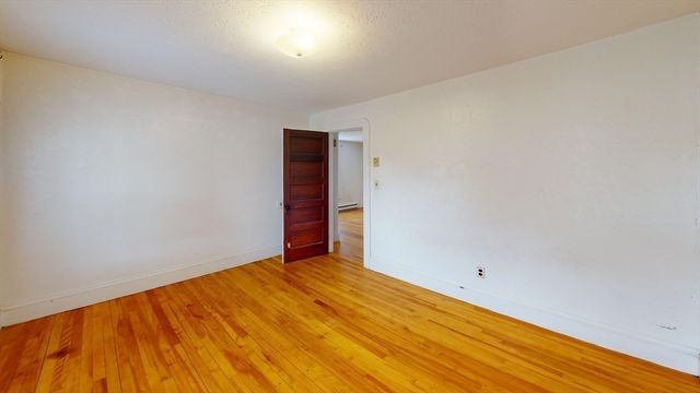 51 Uxbridge St, Worcester, MA 01605