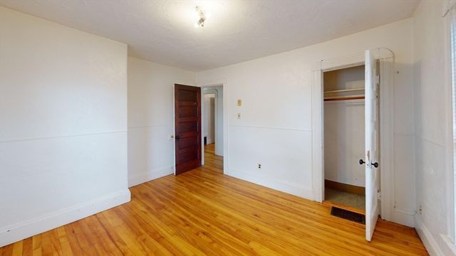51 Uxbridge St, Worcester, MA 01605