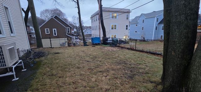 51 Uxbridge St, Worcester, MA 01605