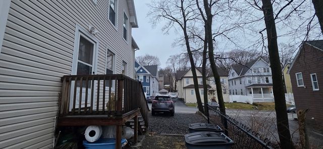 51 Uxbridge St, Worcester, MA 01605