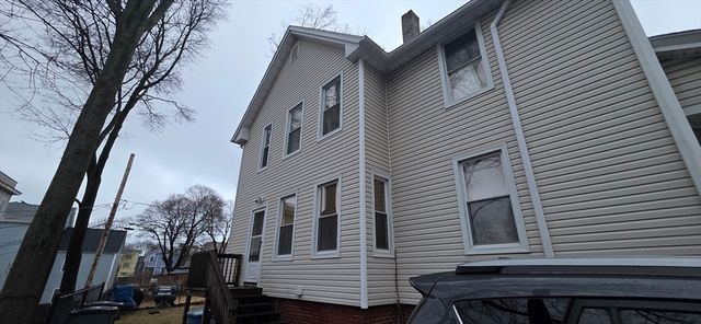 51 Uxbridge St, Worcester, MA 01605
