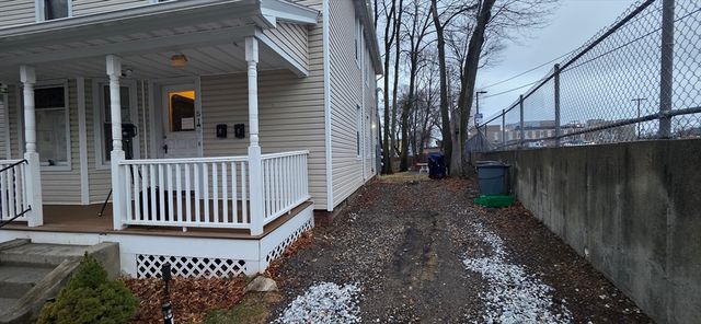 51 Uxbridge St, Worcester, MA 01605