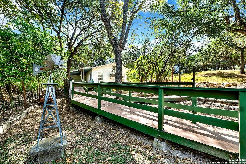 2587 Waterfront Park, Canyon Lake, TX 78133