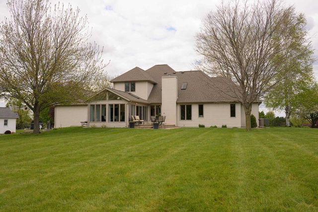 2717 Olin Way, Sun Prairie, WI 53590