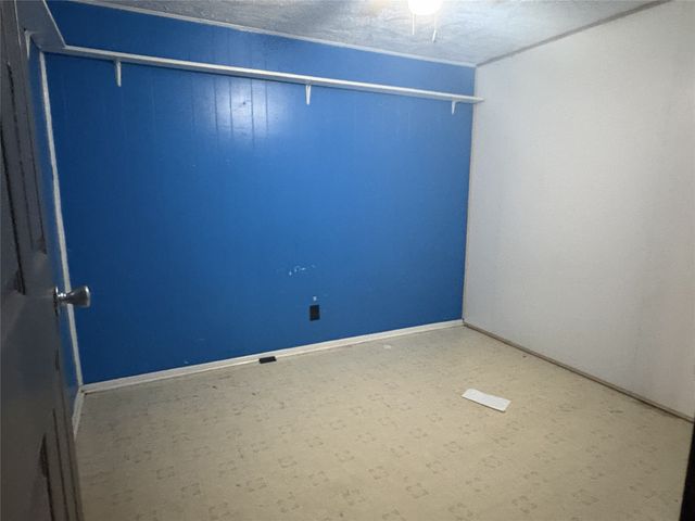1512 N Elm Street, Weatherford, TX 76086