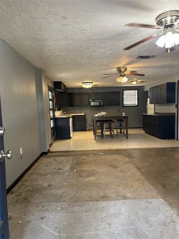 1512 N Elm Street, Weatherford, TX 76086