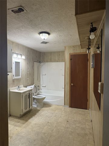 1512 N Elm Street, Weatherford, TX 76086