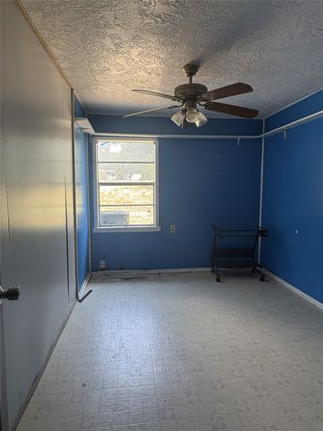 1512 N Elm Street, Weatherford, TX 76086