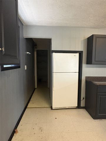 1512 N Elm Street, Weatherford, TX 76086