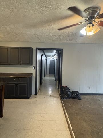 1512 N Elm Street, Weatherford, TX 76086