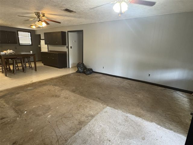 1512 N Elm Street, Weatherford, TX 76086