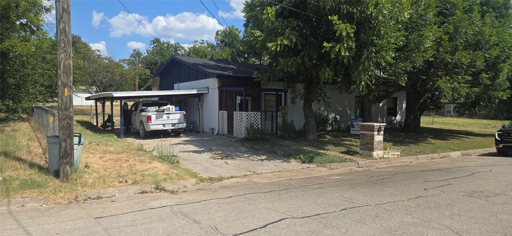 1512 N Elm Street, Weatherford, TX 76086