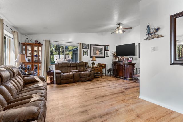 2057 Checkrein Lane, La Pine, OR 97739