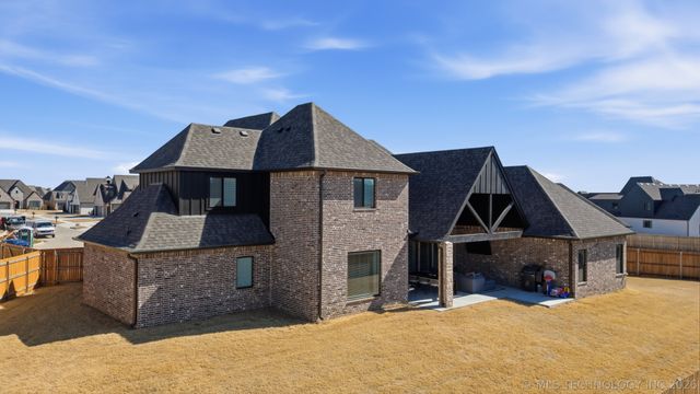 2823 E 141st Court S, Bixby, OK 74008