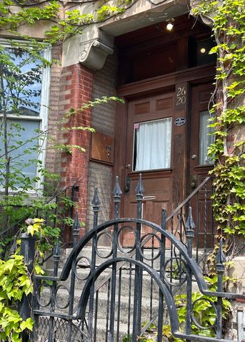 2620 W Evergreen Avenue, Chicago, IL 60622
