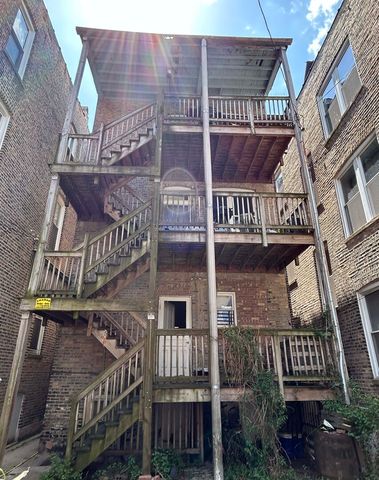 2620 W Evergreen Avenue, Chicago, IL 60622