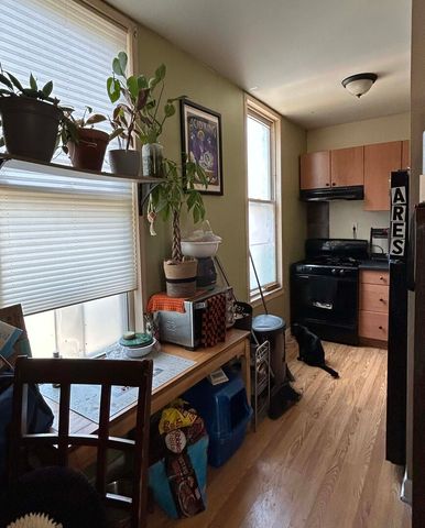 2620 W Evergreen Avenue, Chicago, IL 60622
