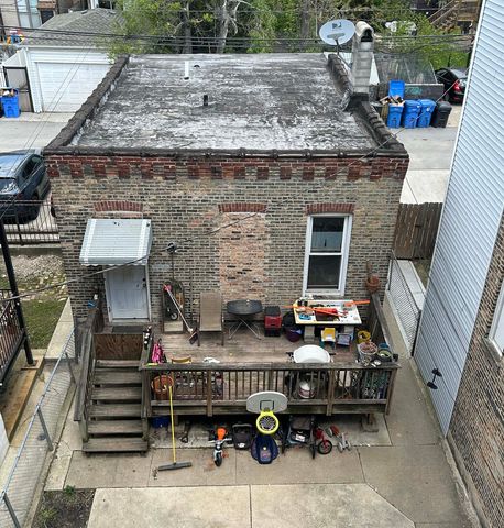 2620 W Evergreen Avenue, Chicago, IL 60622
