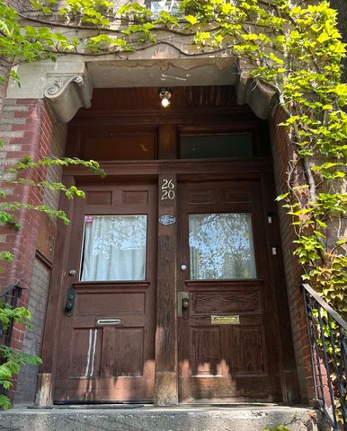 2620 W Evergreen Avenue, Chicago, IL 60622